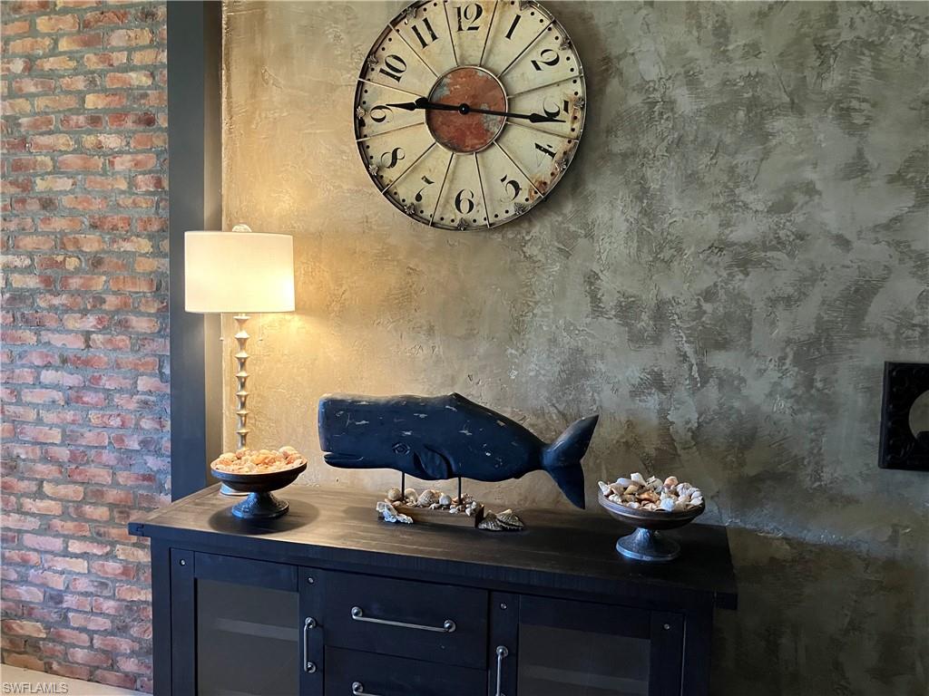 4180 Looking Glass LN # 4102