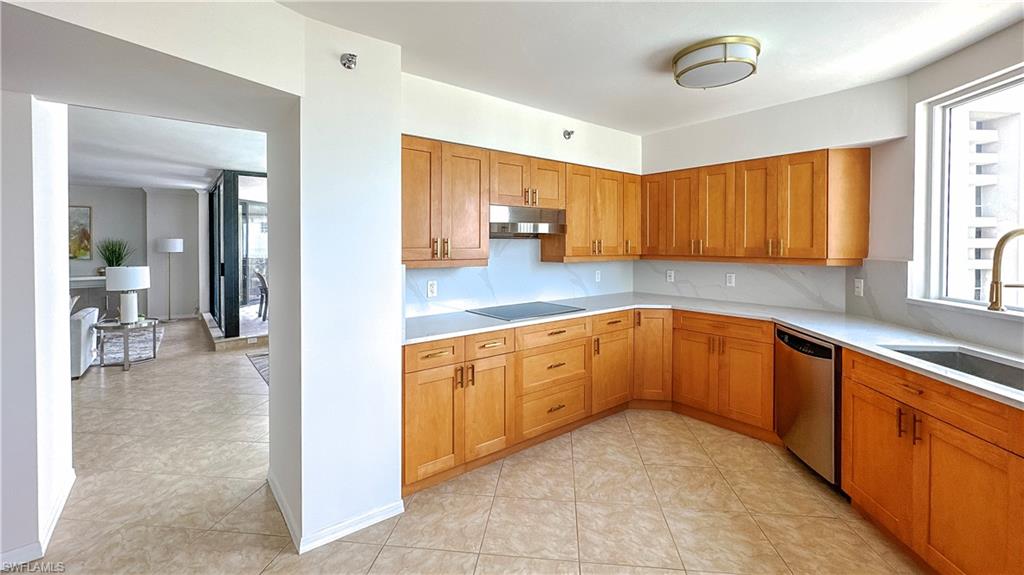 4251 Gulf Shore BLVD N # 18A