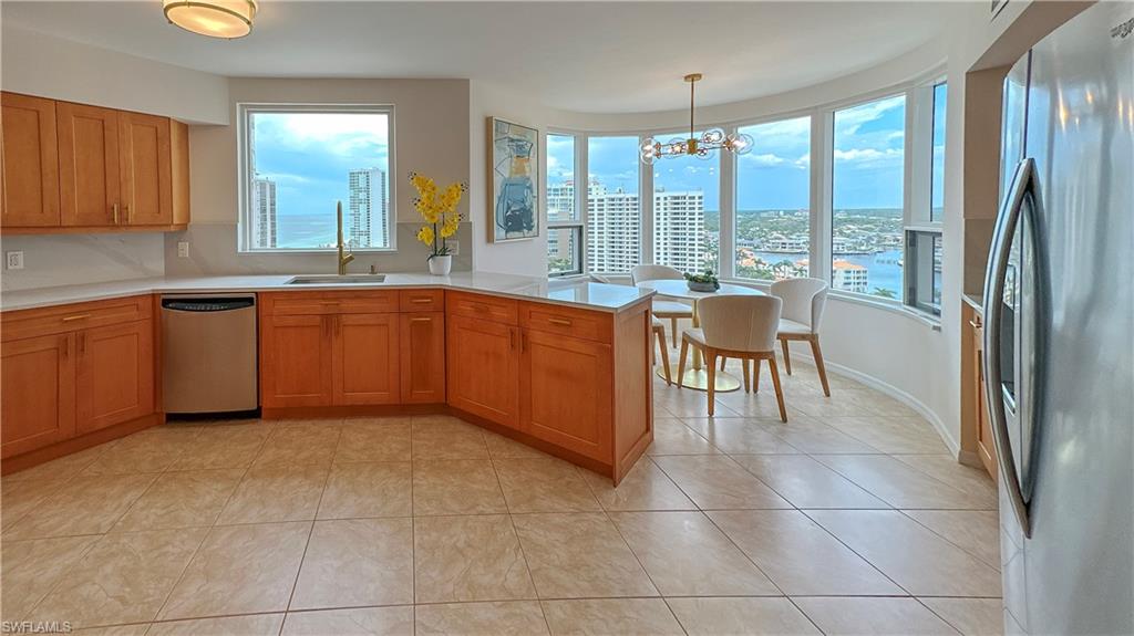 4251 Gulf Shore BLVD N # 18A