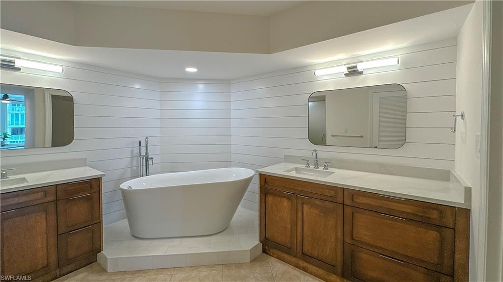 4251 Gulf Shore BLVD N # 18A