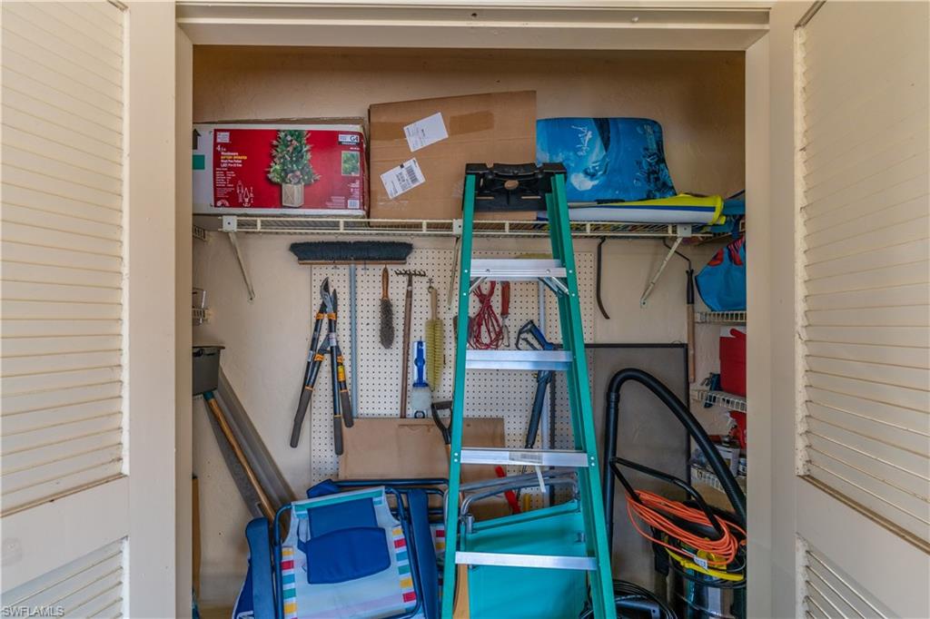 2048 Pine Isle LN # 2048