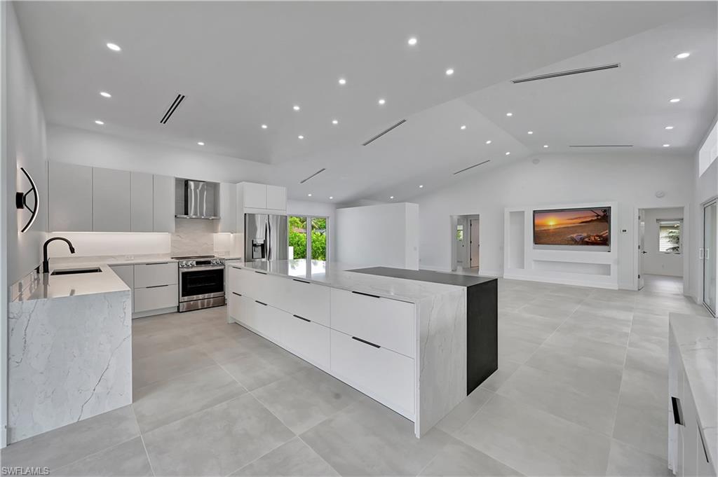 2517 Kings Lake BLVD