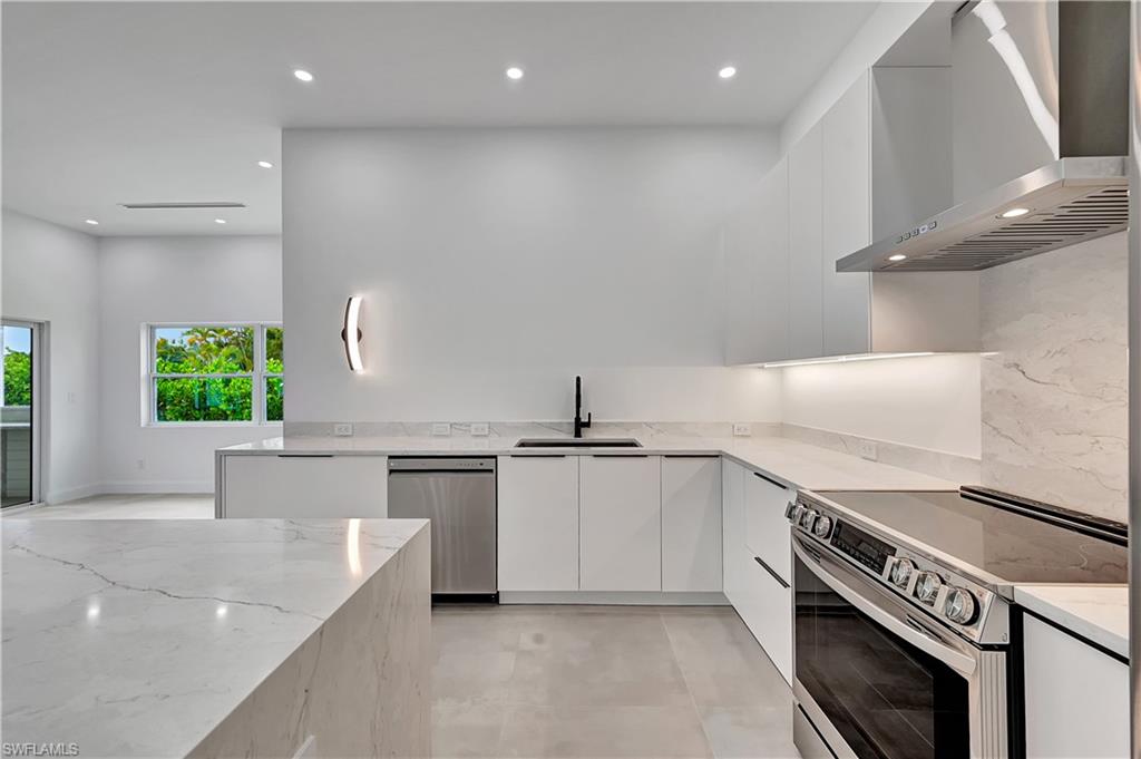 2517 Kings Lake BLVD