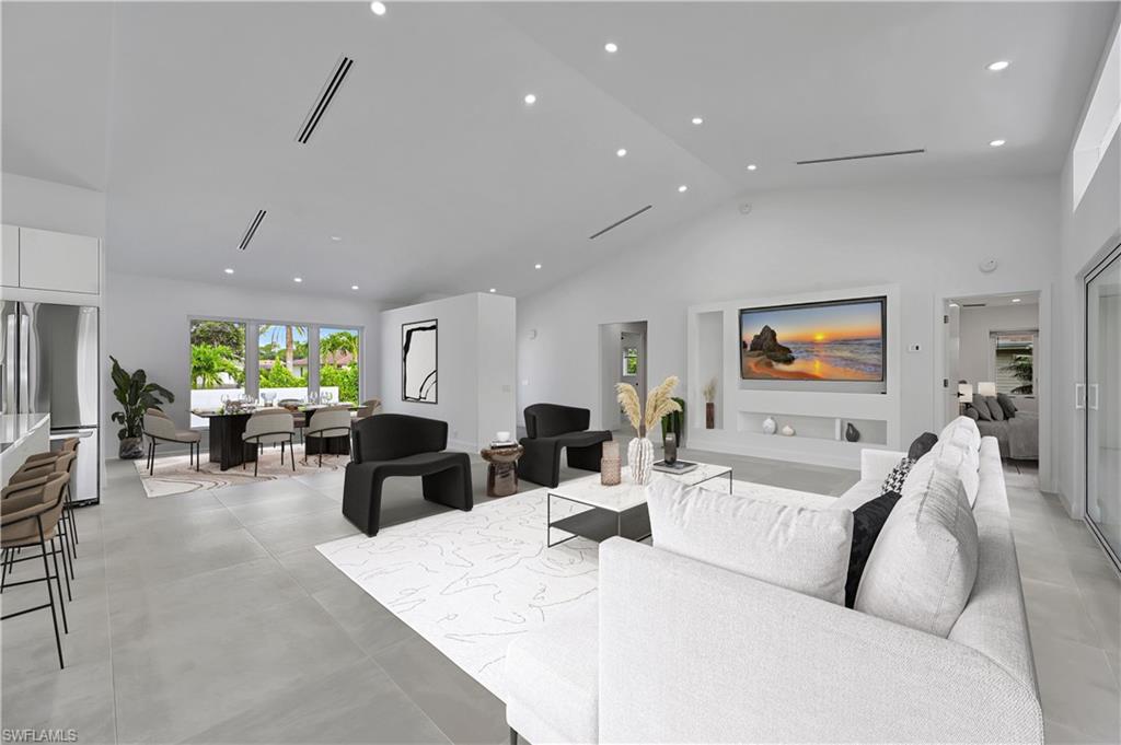 2517 Kings Lake BLVD