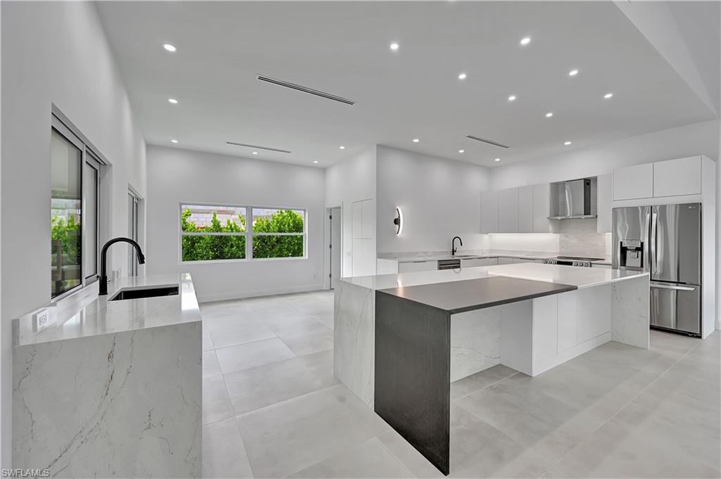 2517 Kings Lake BLVD