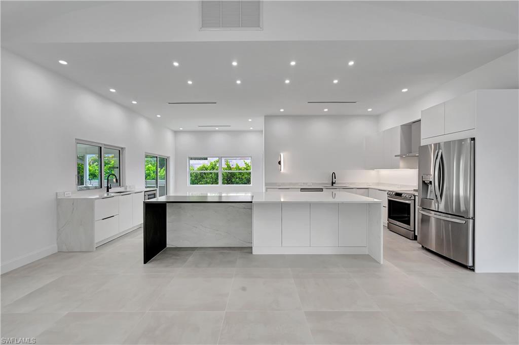 2517 Kings Lake BLVD