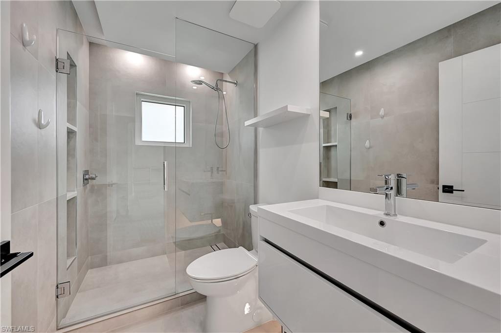 2517 Kings Lake BLVD