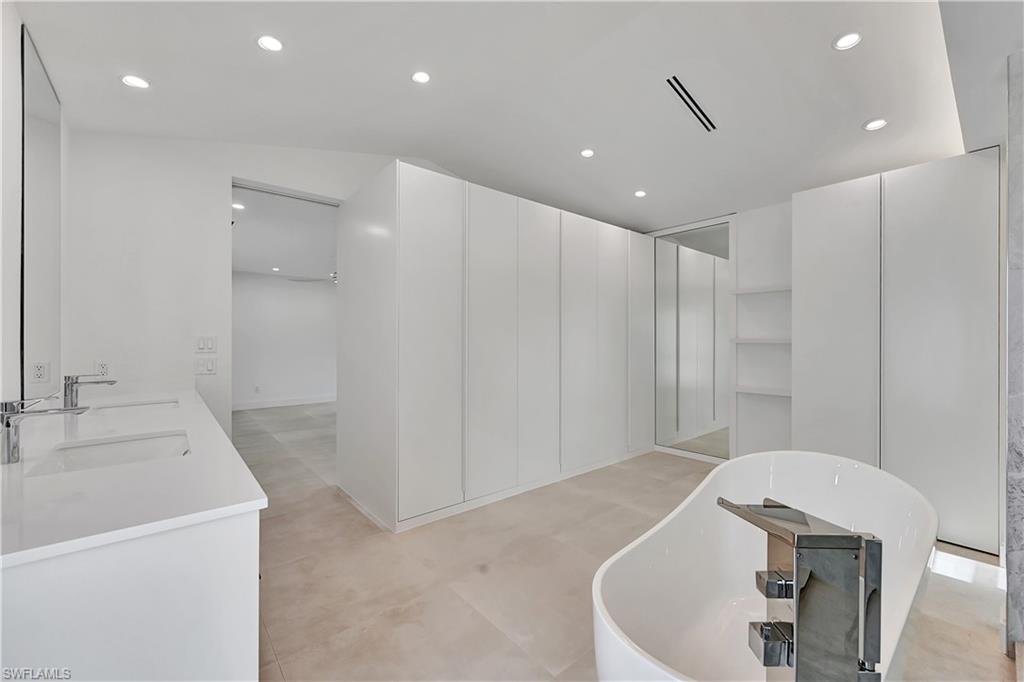 2517 Kings Lake BLVD