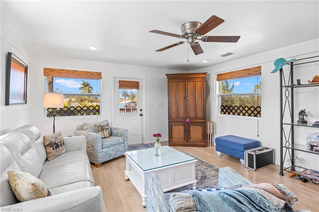 6050 Stringfellow RD