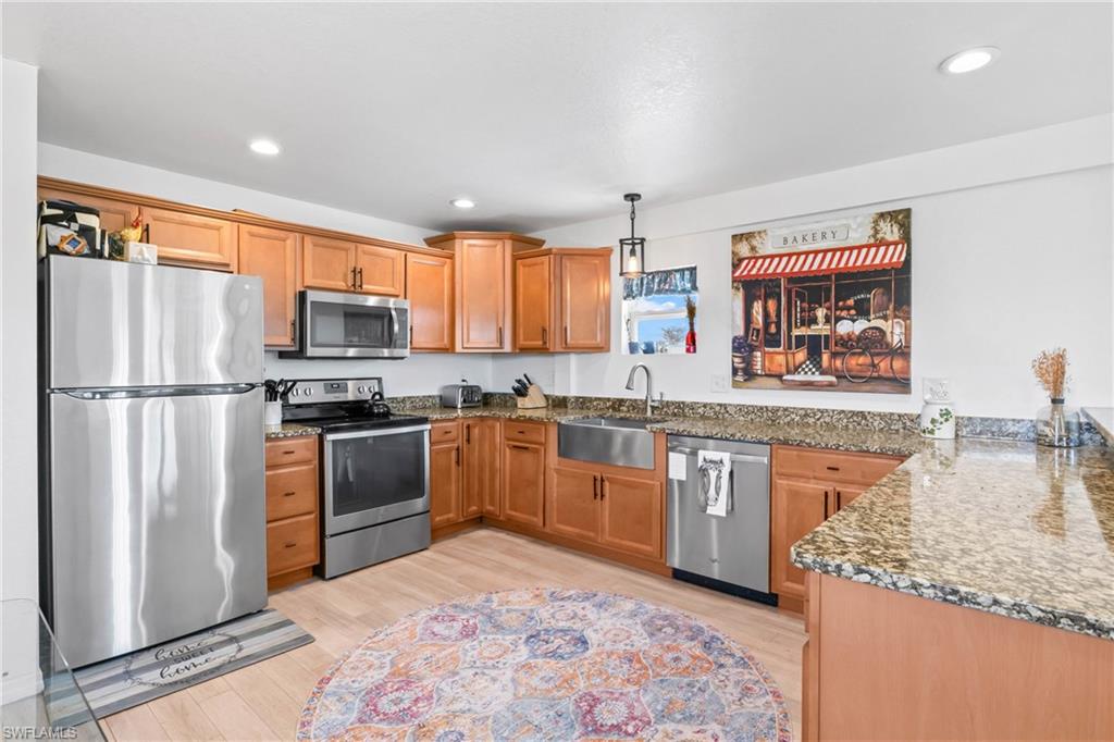 6050 Stringfellow RD