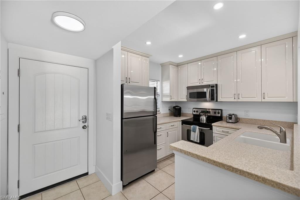 801 River Point DR # 206A