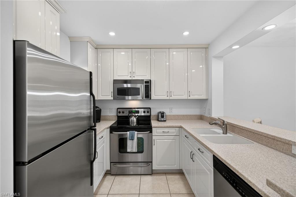 801 River Point DR # 206A