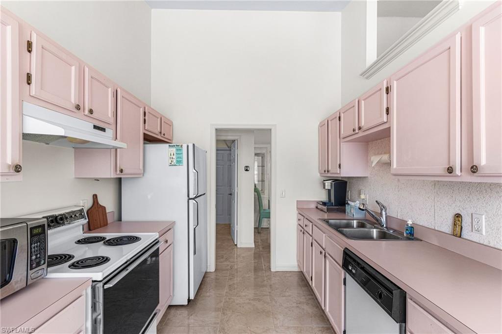 842 Charlemagne BLVD