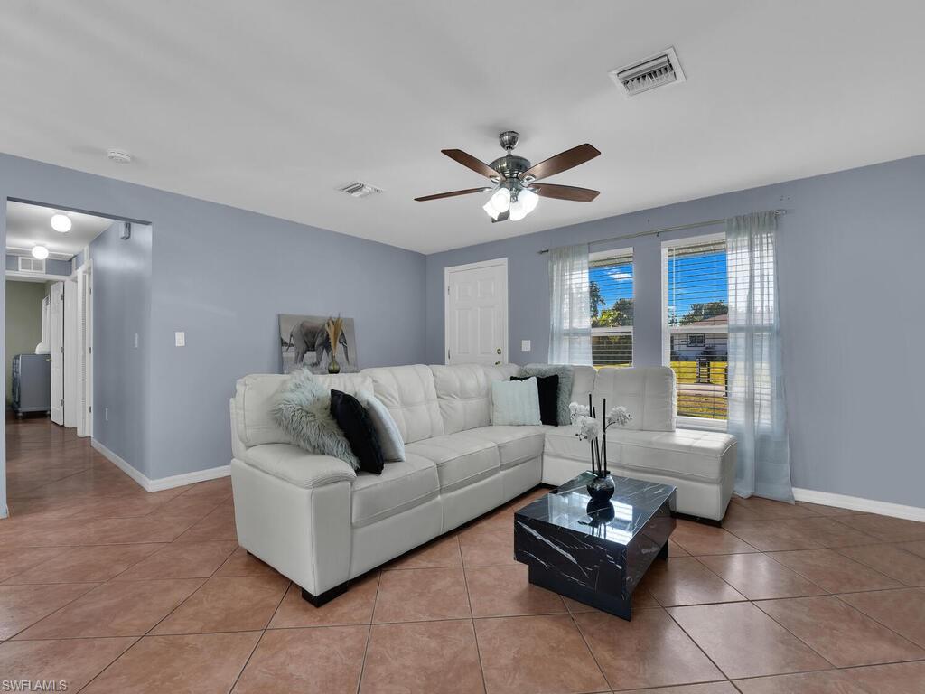 4913 4913 22ND PL SW