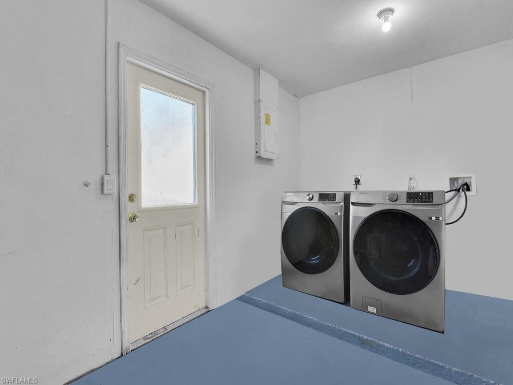 4913 4913 22ND PL SW