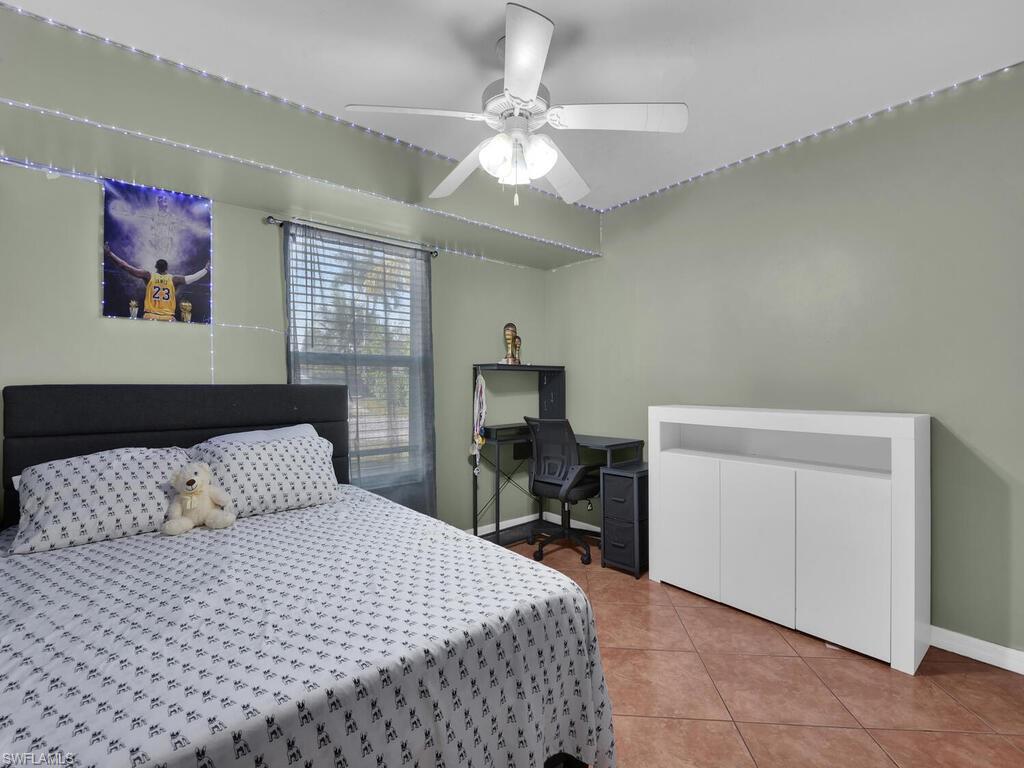 4913 4913 22ND PL SW