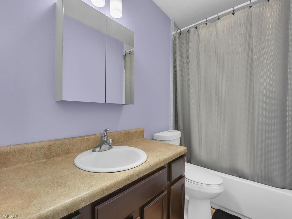 4913 4913 22ND PL SW