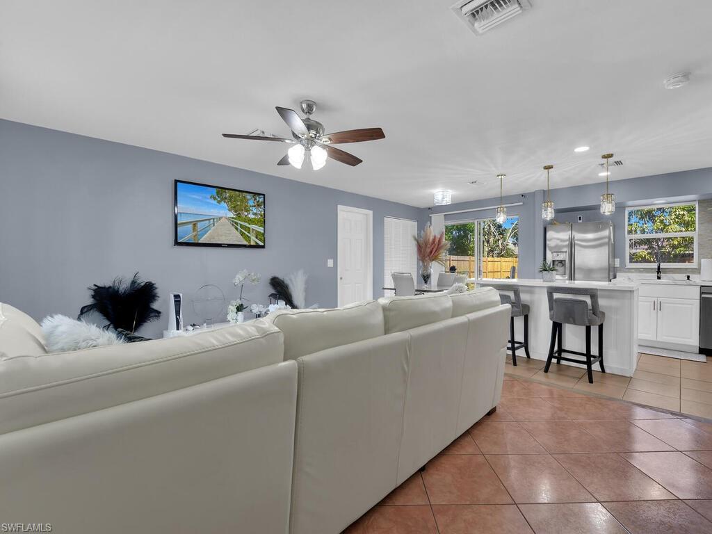 4913 4913 22ND PL SW