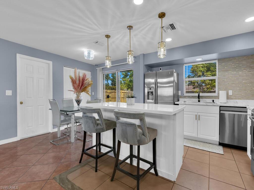 4913 4913 22ND PL SW