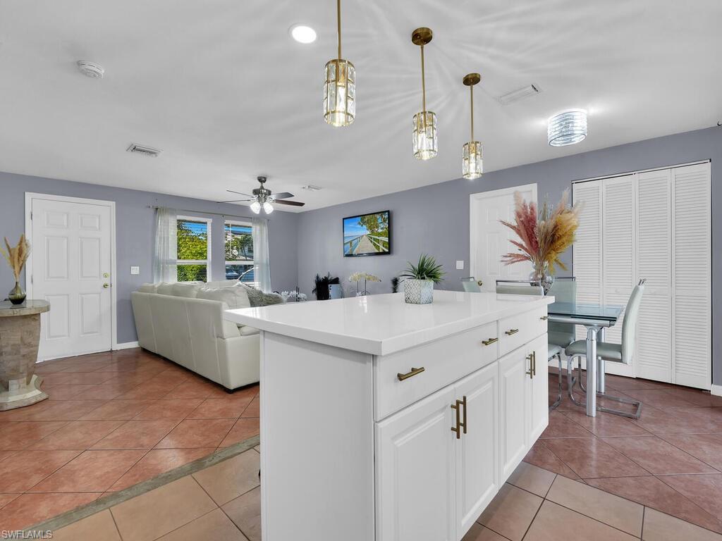 4913 4913 22ND PL SW