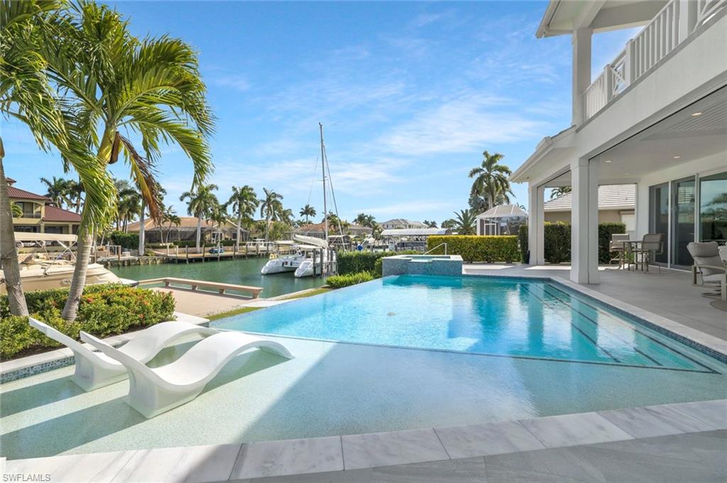 689 Pelican CT