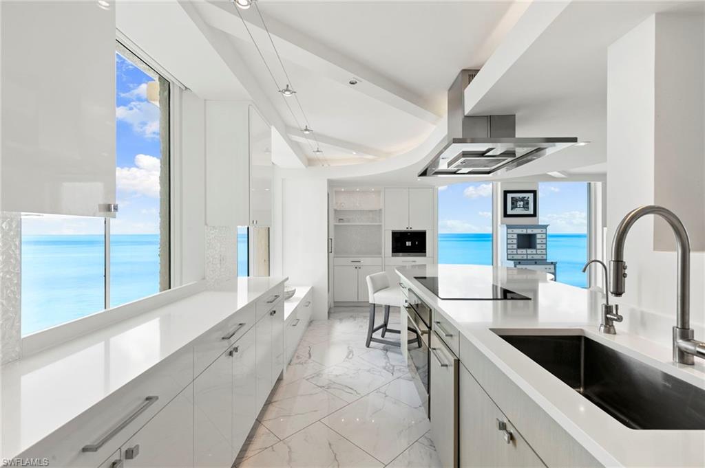 4001 Gulf Shore BLVD N 806