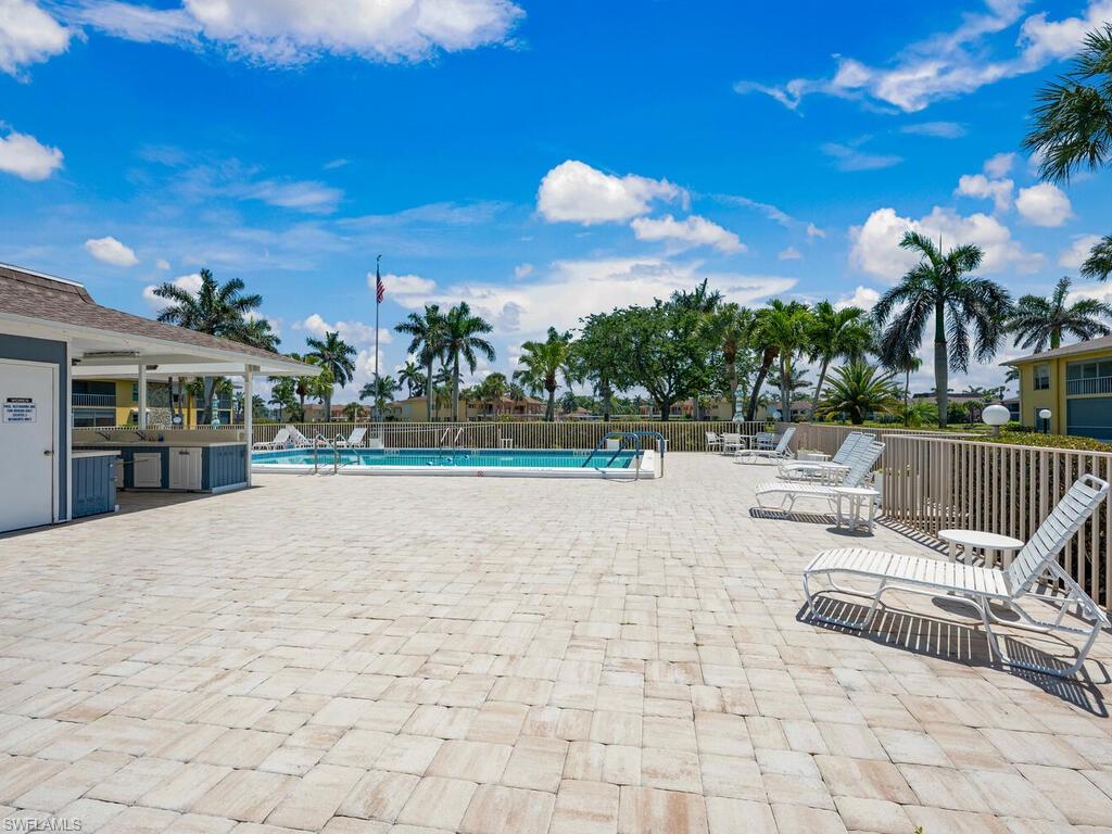 351 Charlemagne BLVD B208