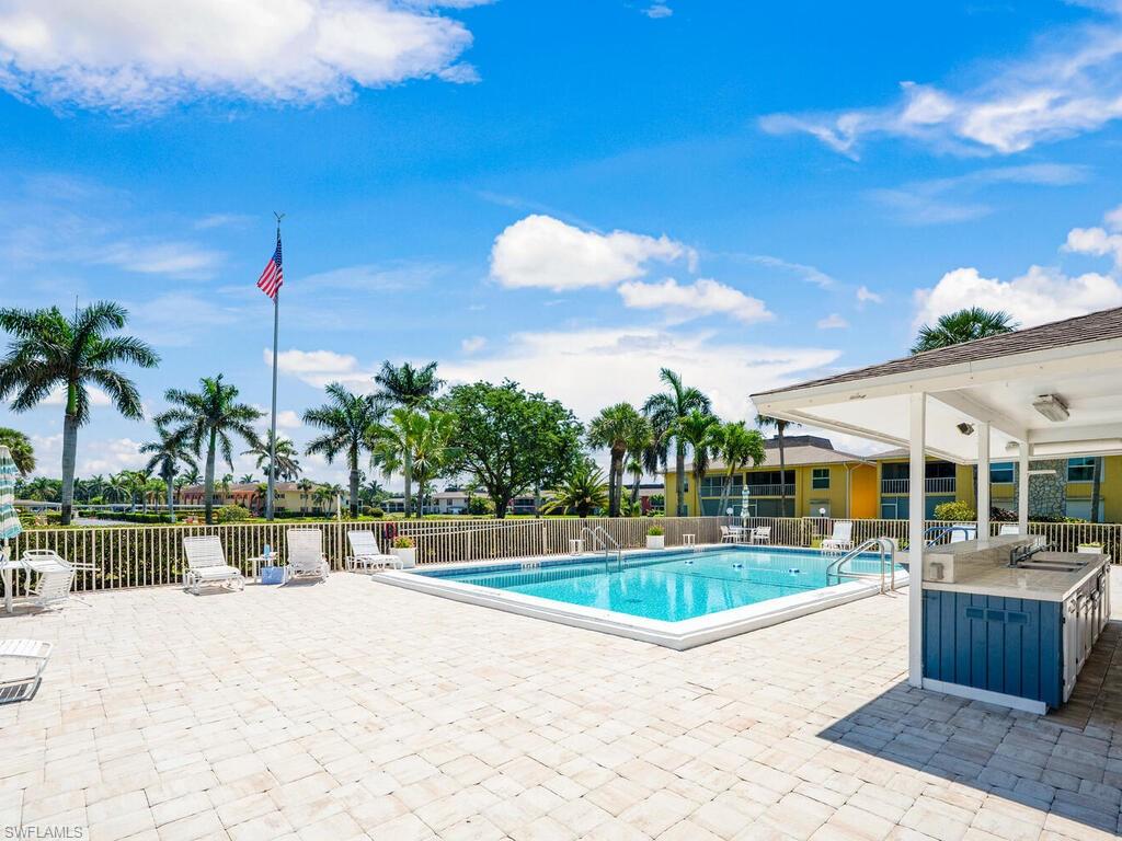 351 Charlemagne BLVD B208
