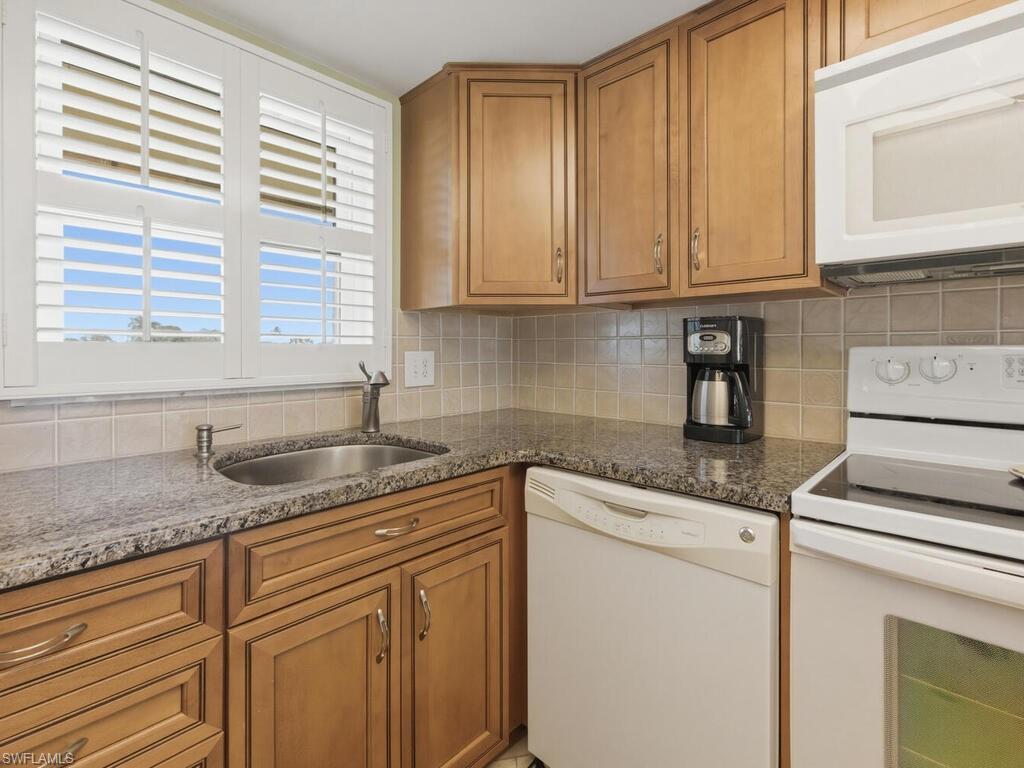 351 Charlemagne BLVD B208