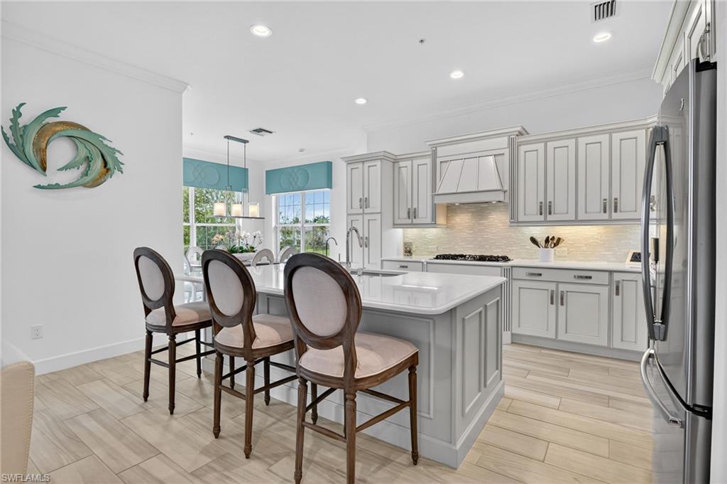 8062 Signature Club CIR 202