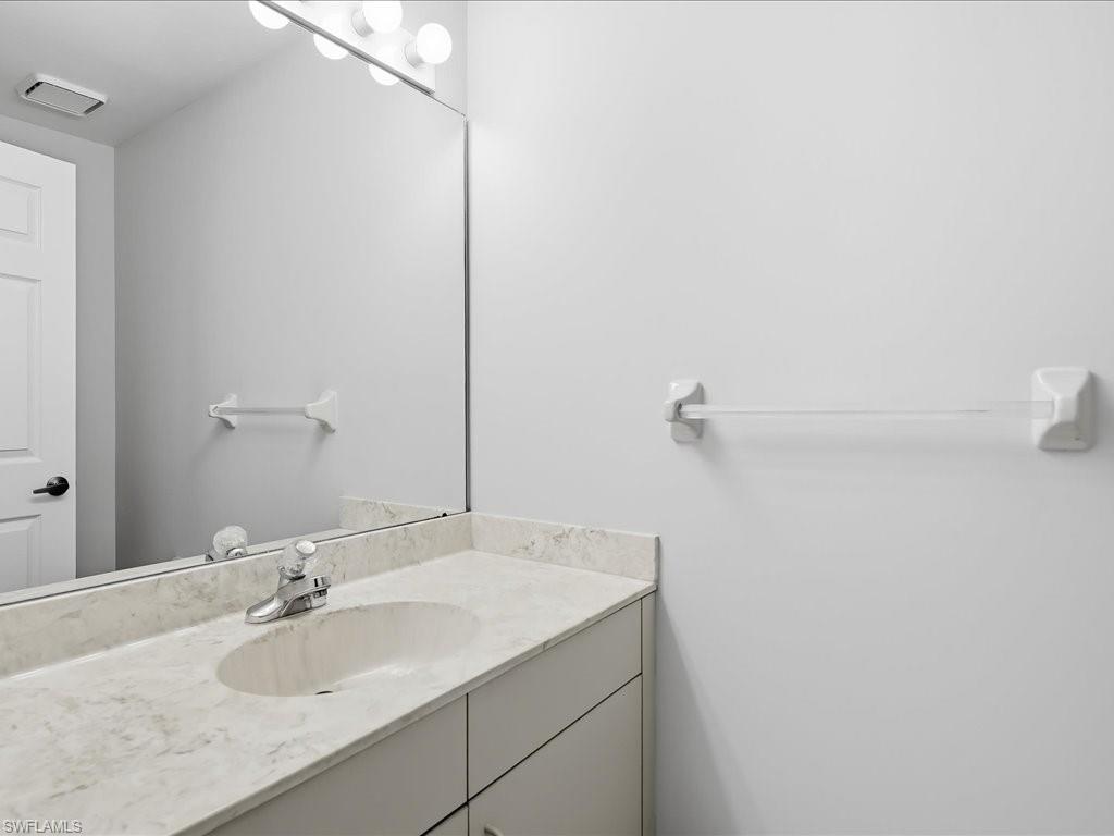 2305 Piccadilly Circus