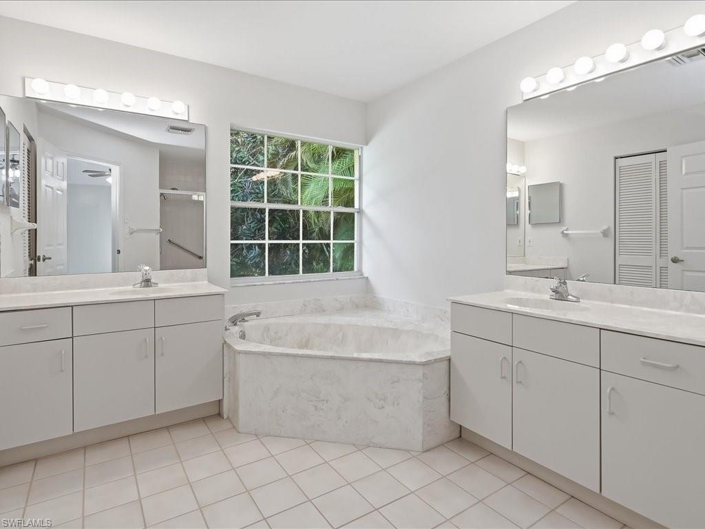 2305 Piccadilly Circus