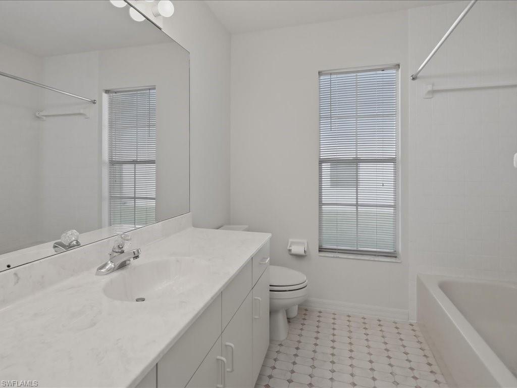 2305 Piccadilly Circus