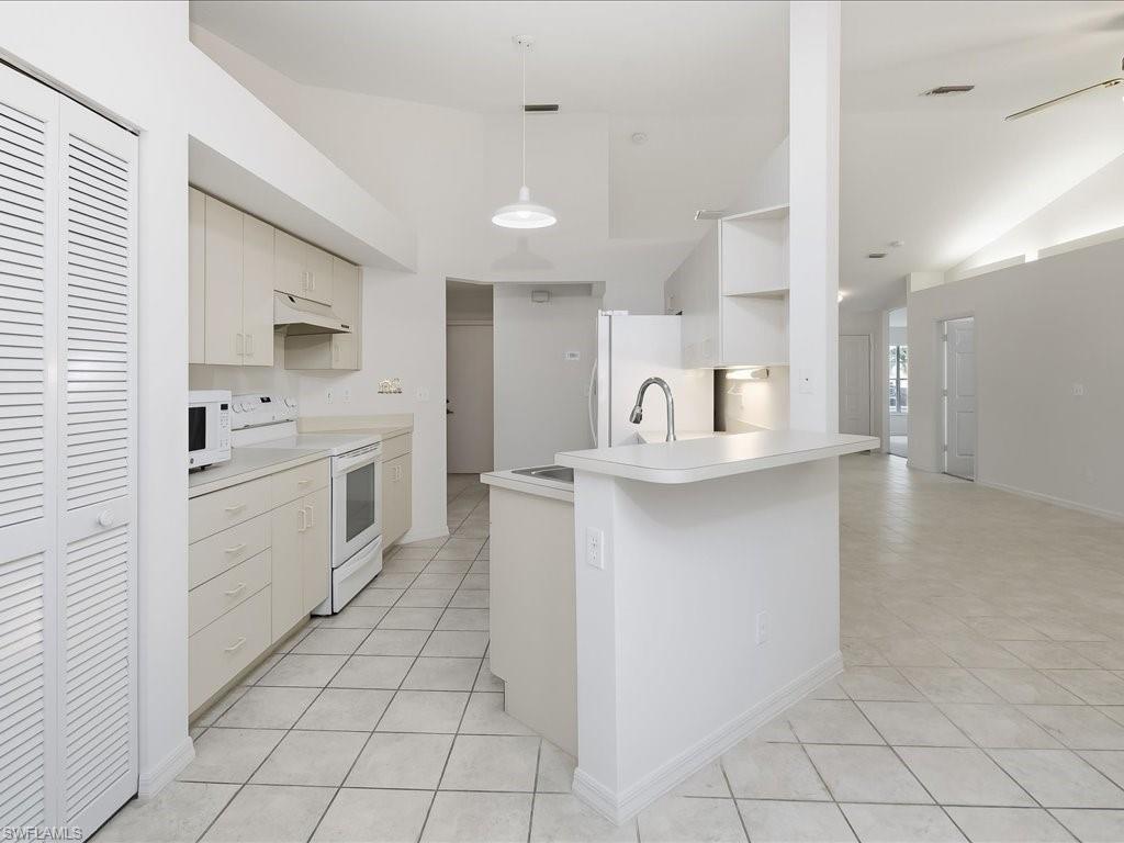 2305 Piccadilly Circus