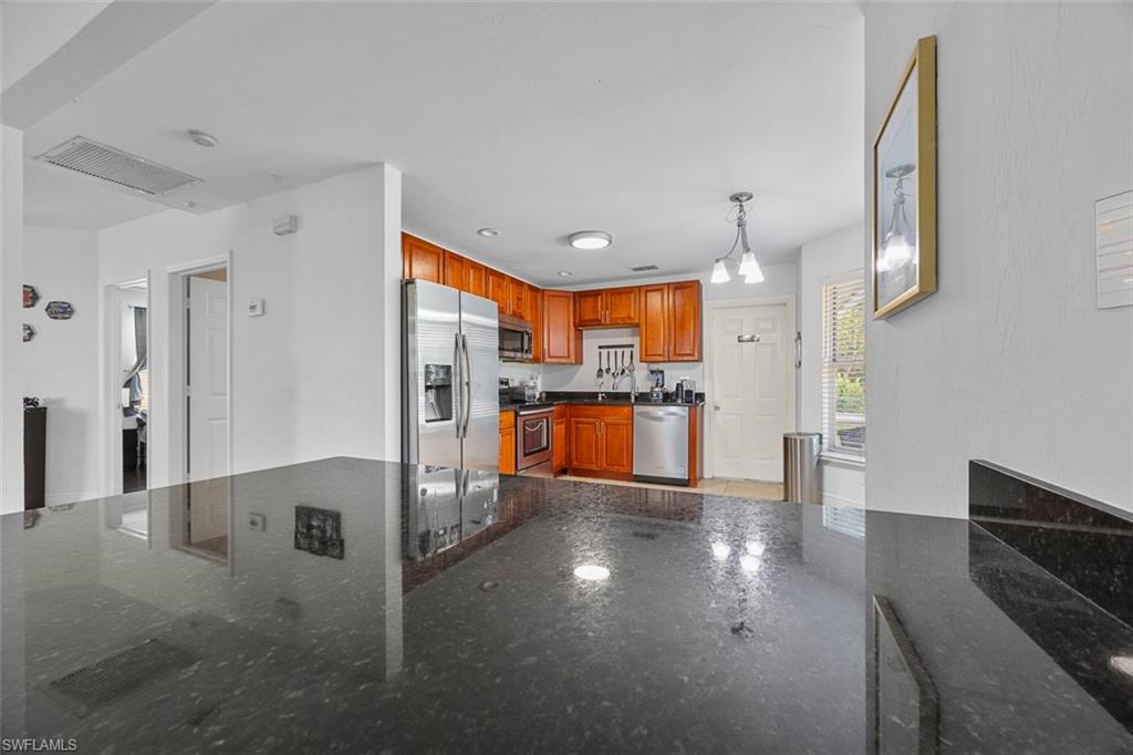 441 3rd ST SW