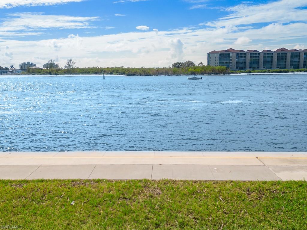 232 La Peninsula BLVD 232
