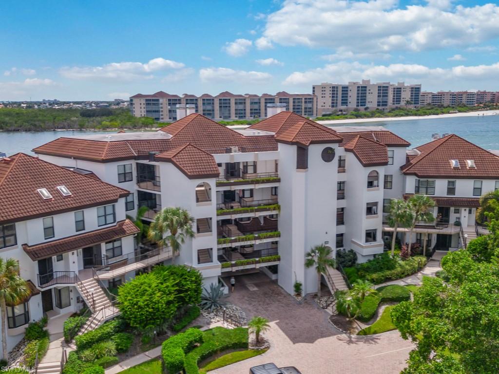 232 La Peninsula BLVD 232