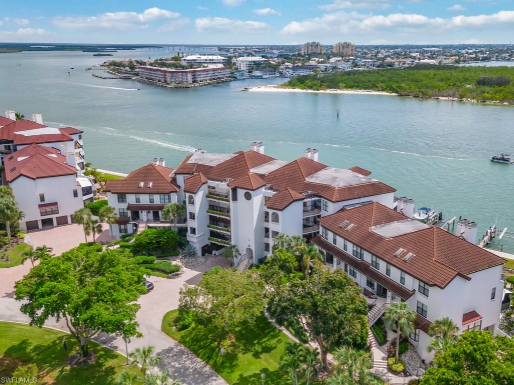 232 La Peninsula BLVD 232