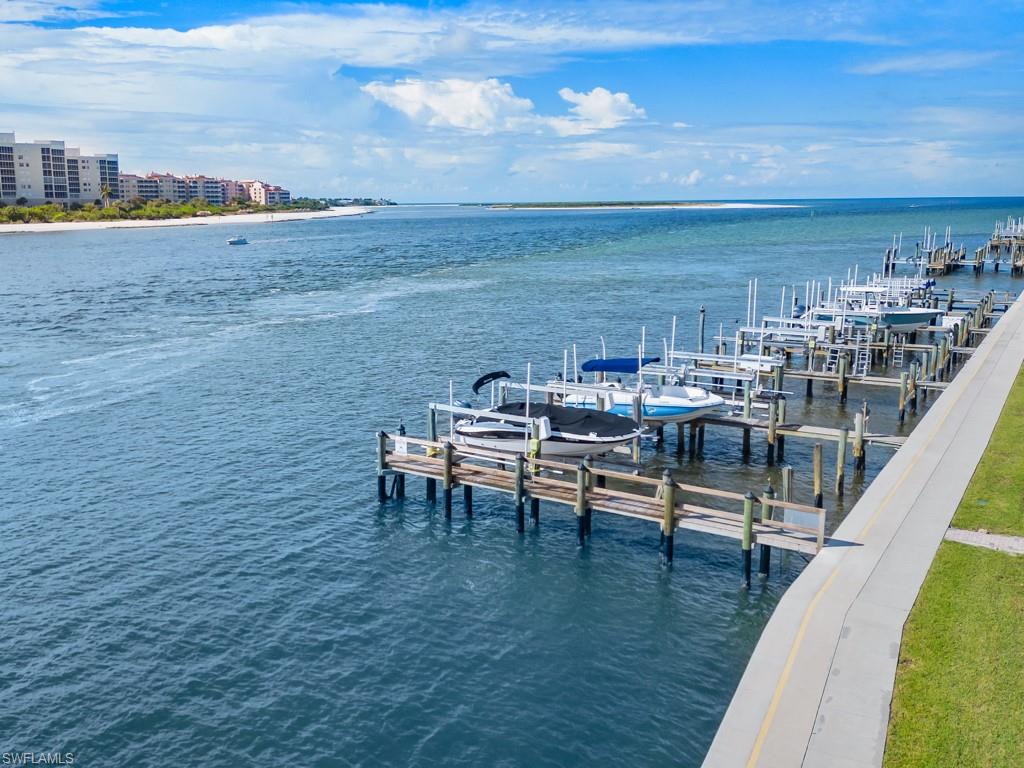 232 La Peninsula BLVD 232