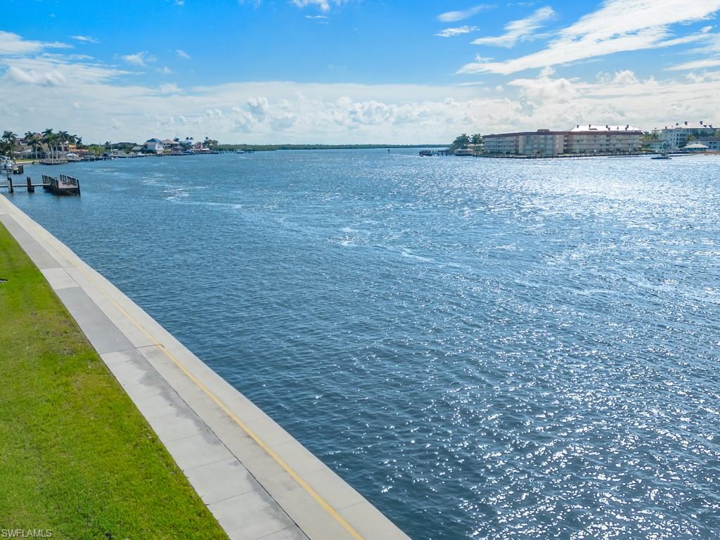 232 La Peninsula BLVD 232