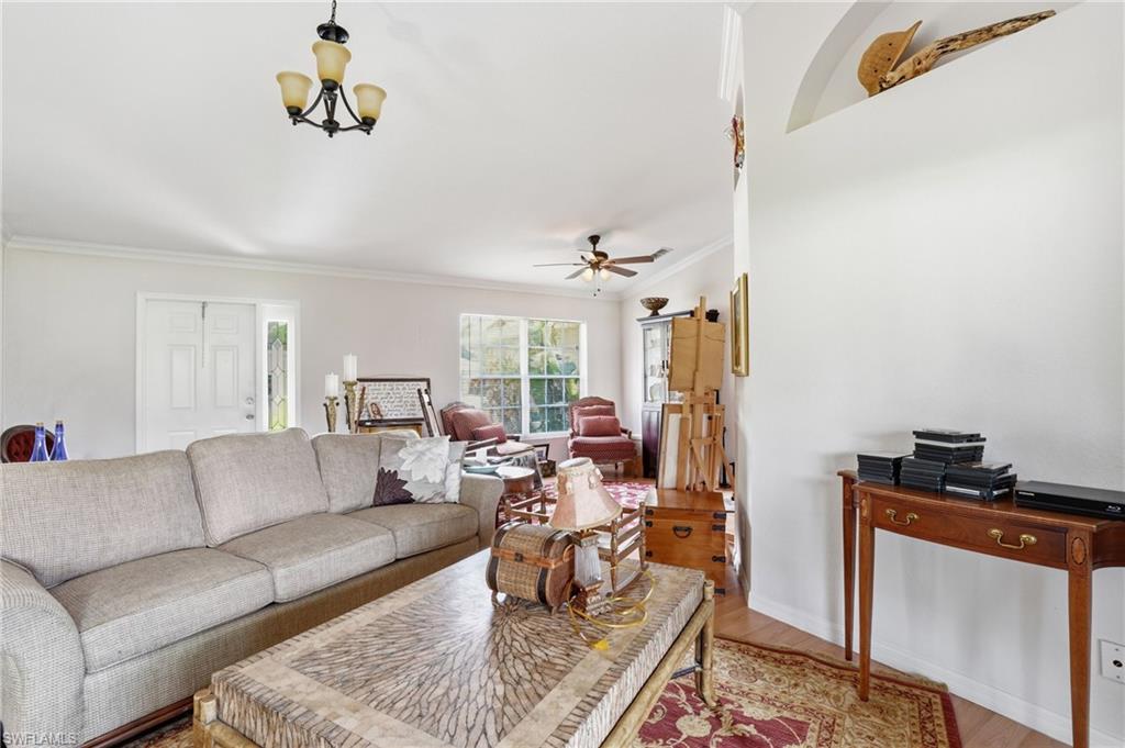 4061 Vine LN