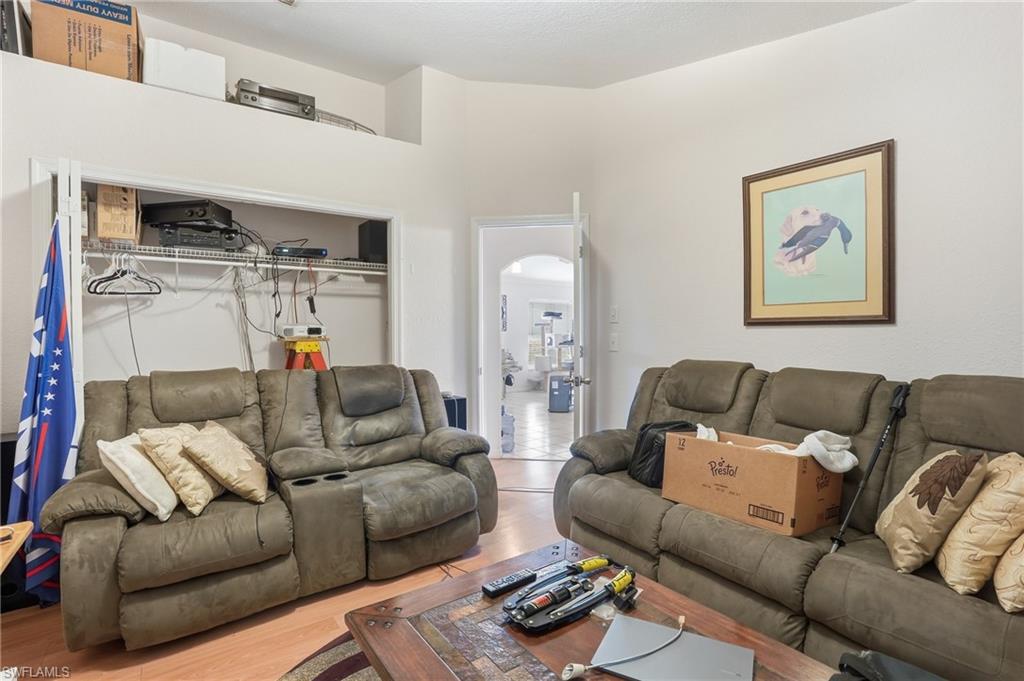 4061 Vine LN
