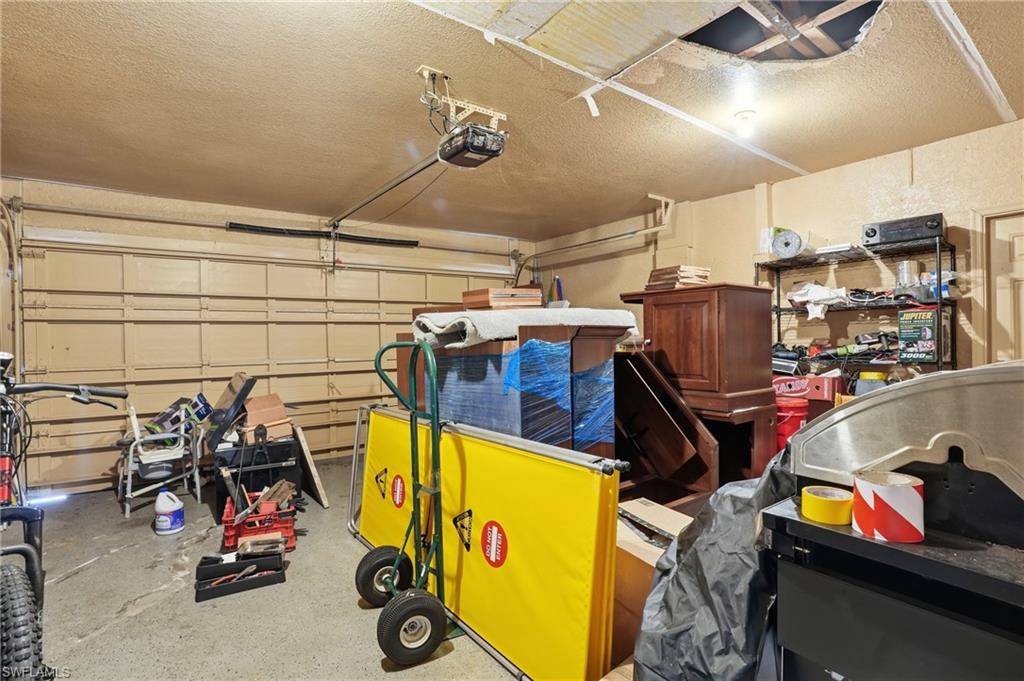 4061 Vine LN