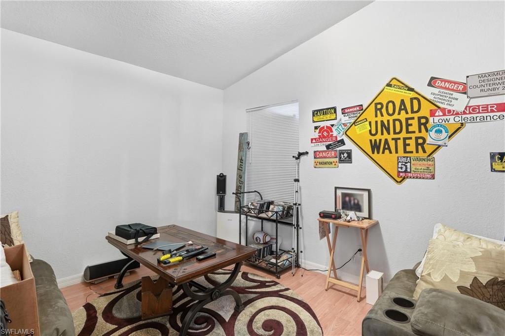 4061 Vine LN