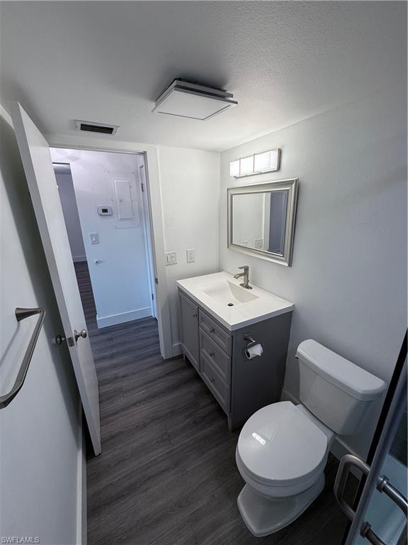 200 Valley Stream DR 8B