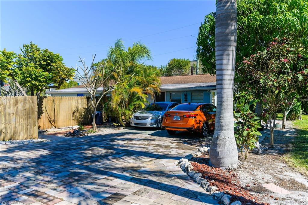 1400 Rosemary LN