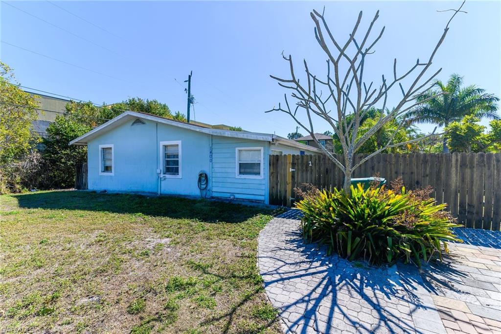 1400 Rosemary LN