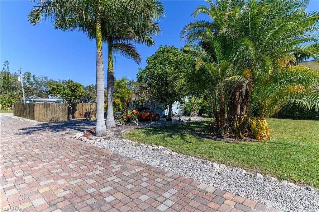 1400 Rosemary LN