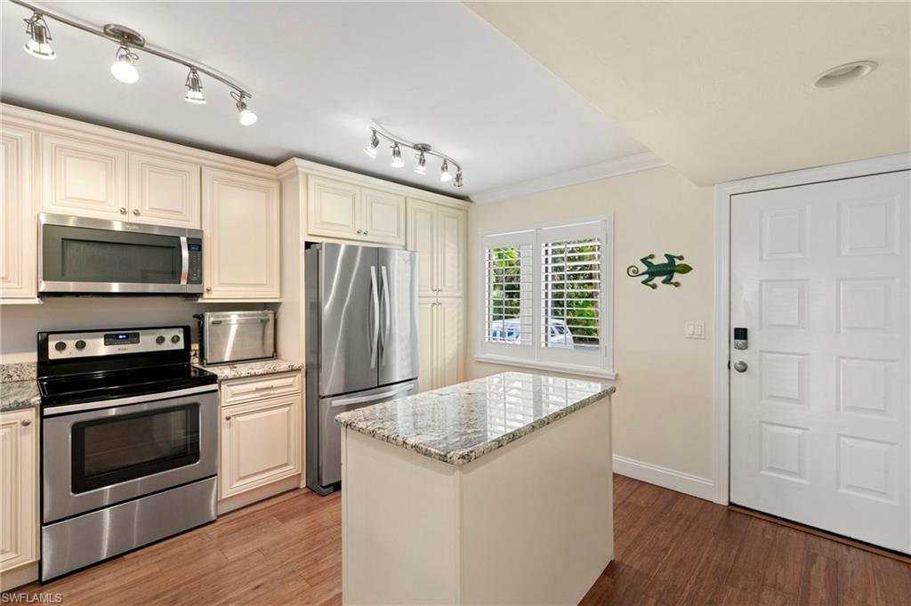 3072 Sandpiper Bay CIR M103