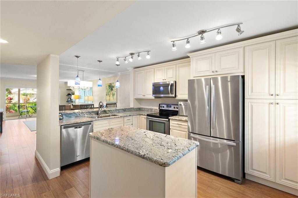 3072 Sandpiper Bay CIR M103